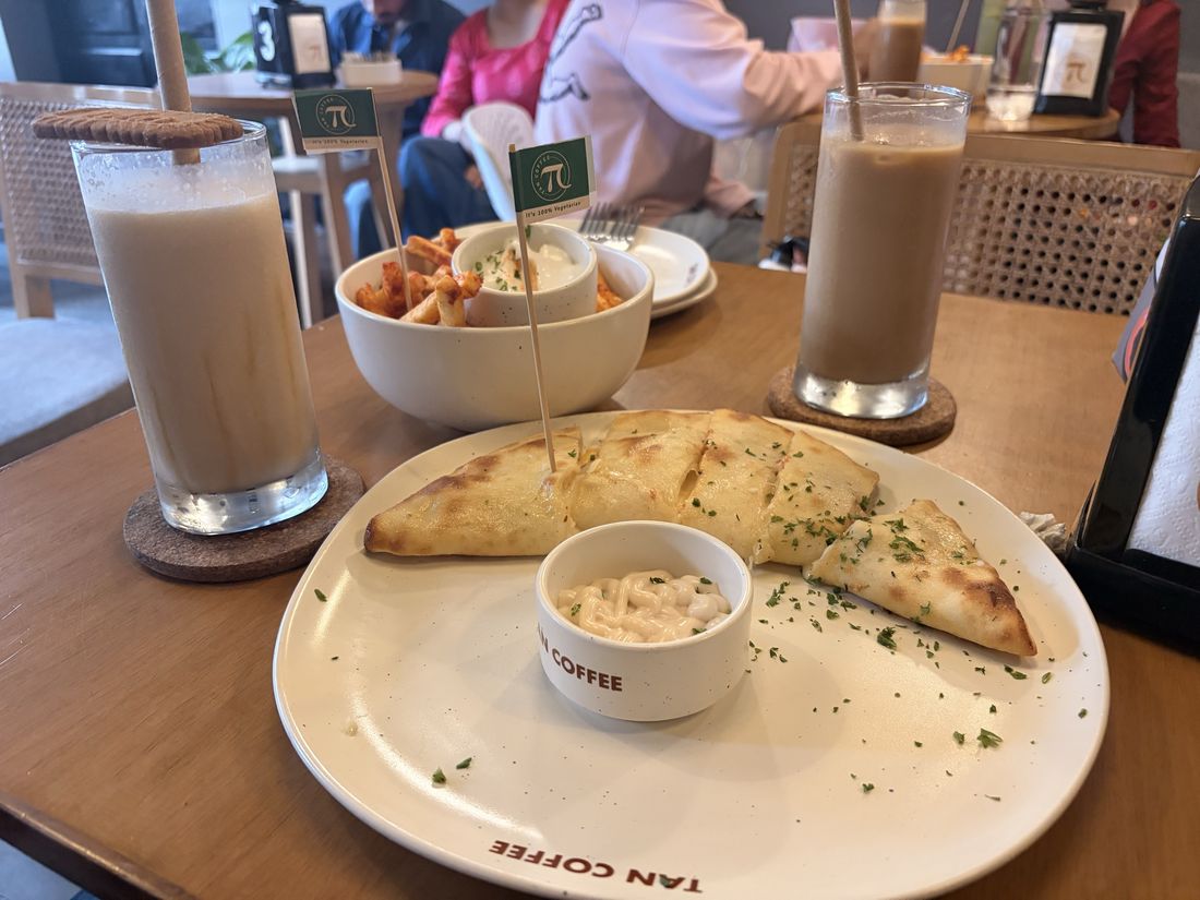 cafe date